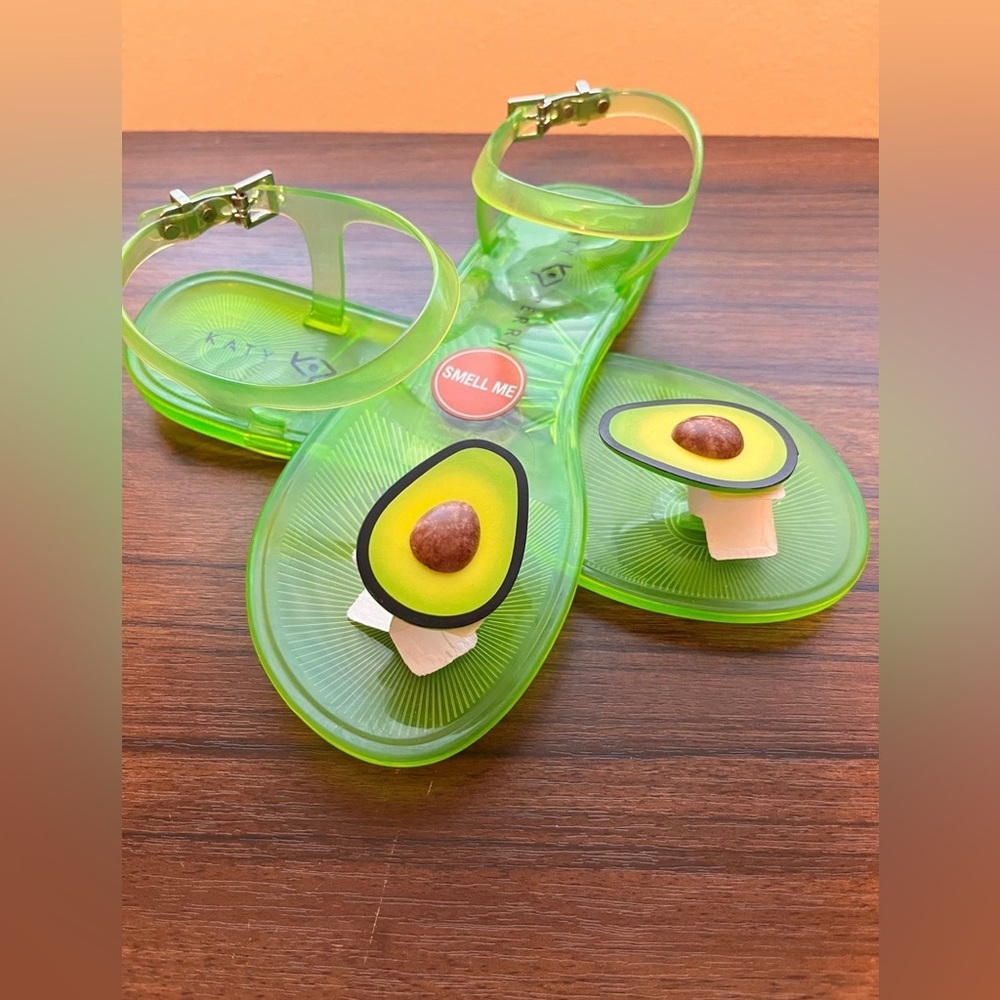 Katy Perry Women's The Geli Flat Sandal, Avocado, 7 Medium US - Picture 4 of 7